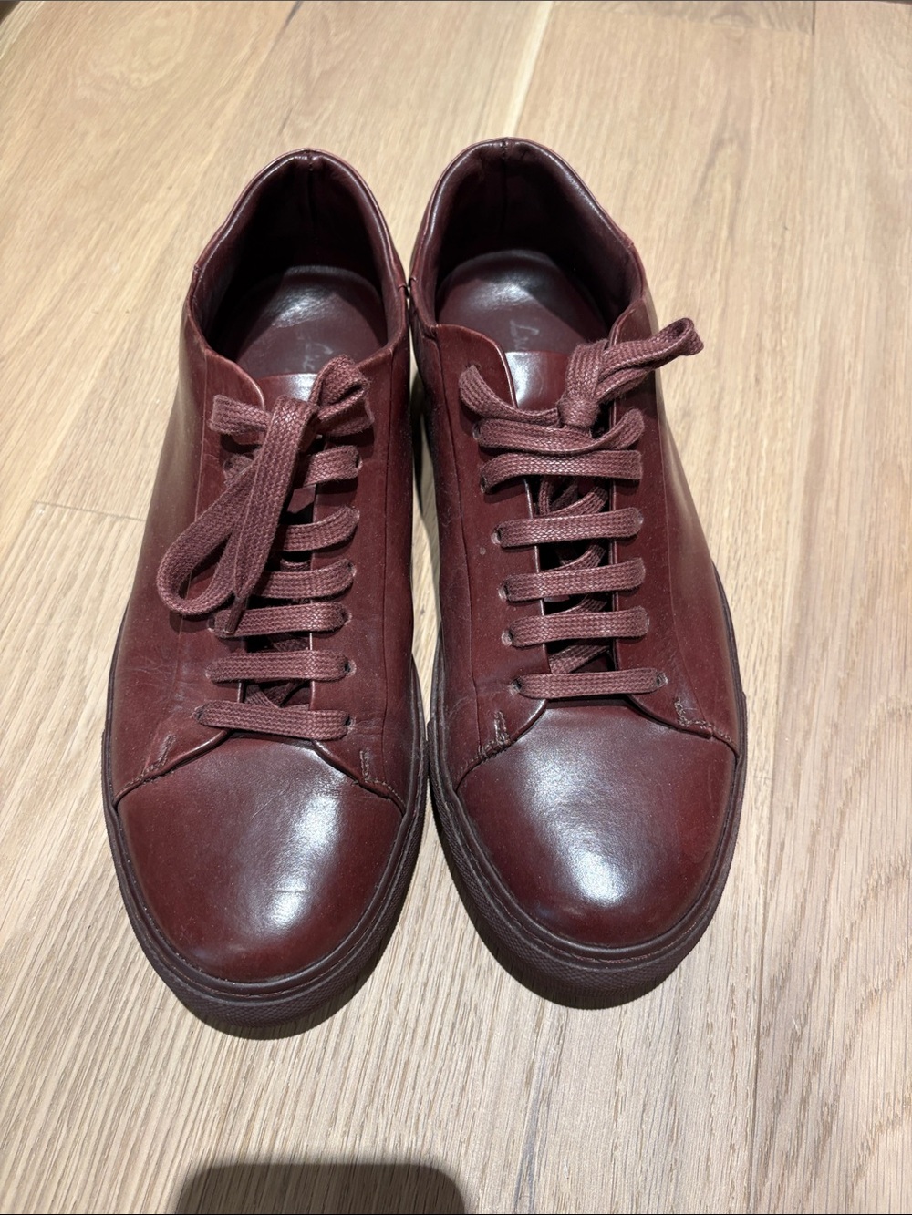 Men's Low-Top Leather Sneakers in Burgundy